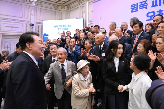President Yoon Suk Yeol, left, and first lady Kim Keon Hee, second from right, speak with survivors of the Hiroshima atomic bombing and their family members during a luncheon meeting hosted at the Blue House state guesthouse in central Seoul on Friday, marking the Chuseok harvest festival. [PRESIDENTIAL OFFICE]
