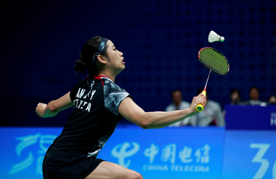 An Se-young of Korea competes against Chen Yufei of China during the women's team gold medal match of badminton at the 19th Asian Games in Hangzhou, China on Sunday.  [XINHUA/YONHAP]