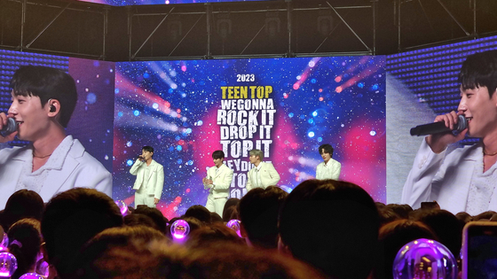 Boy band Teen Top talks to fans at the ″2023 Teen Top we gonna rock it drop it top it hey don't stop it pop it LIVE″ concert. [YOON SO-YEON]