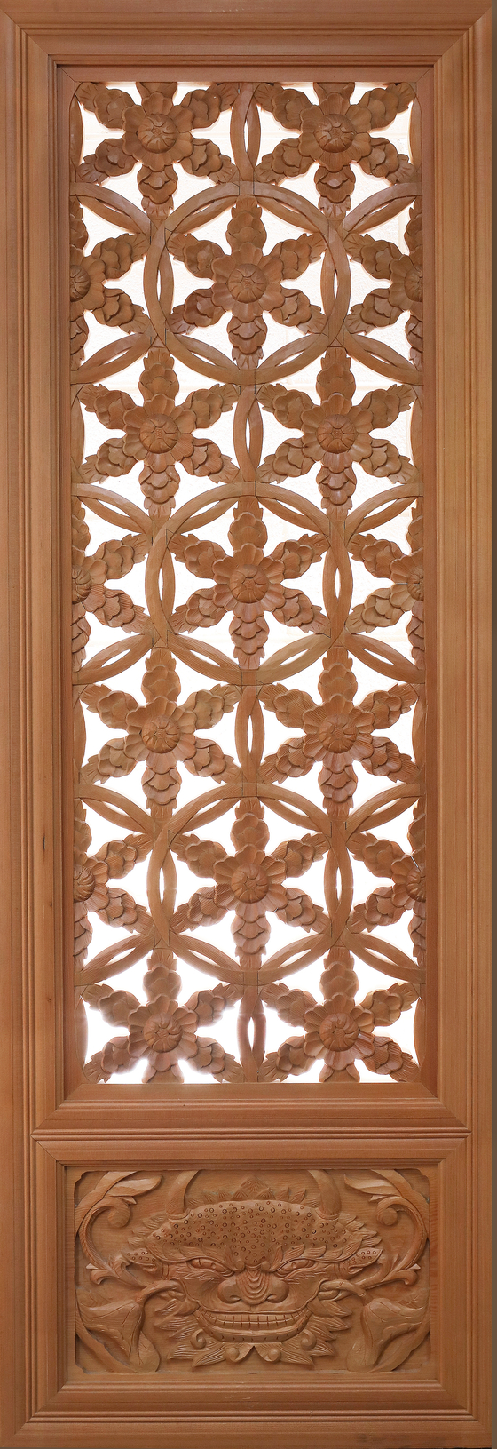 Kkotsalmun, meaning a wooden door with flower patterns, created by Ga  [PARK SANG-MOON]