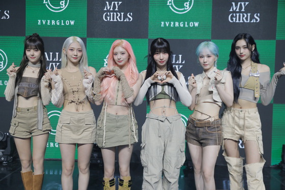 Girl group Everglow poses for photos during the showcase for its EP ″All My Girls″ on Friday at the Yes24 Live Hall in eastern Seoul. [YUE HUA ENTERTAINMENT]