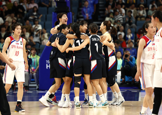 The South Korean women's basketball team celebrates after defeating North Korea to take bronze at the Hangzhou Asian Games on Thursday. [REUTERS/YONHAP]