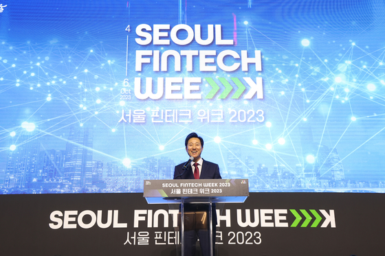 Seoul Mayor Oh Se-hoon speaks during the Seoul Fintech Week's opening ceremony at Dongdaemun Design Plaza in central Seoul on Wednesday. [SEOUL METROPOLITAN GOVERNMENT]