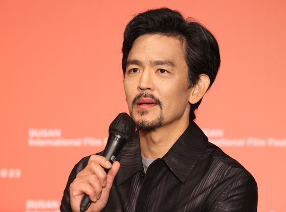 Korean American actor John Cho speaks during the press conference for the “Special Program in Focus: Korean Diasporic Cinema” session at the KNN Theater in Busan on Friday. [YONHAP]