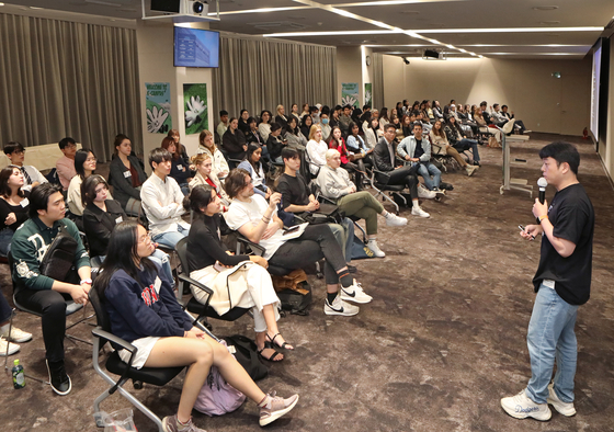 Joseph Yoon, head of Pearl Abyss's localization center, speaks at K-campus's third networking event at the JoongAng Ilbo building in Mapo District, western Seoul, on Friday. [PARK SANG-MOON]