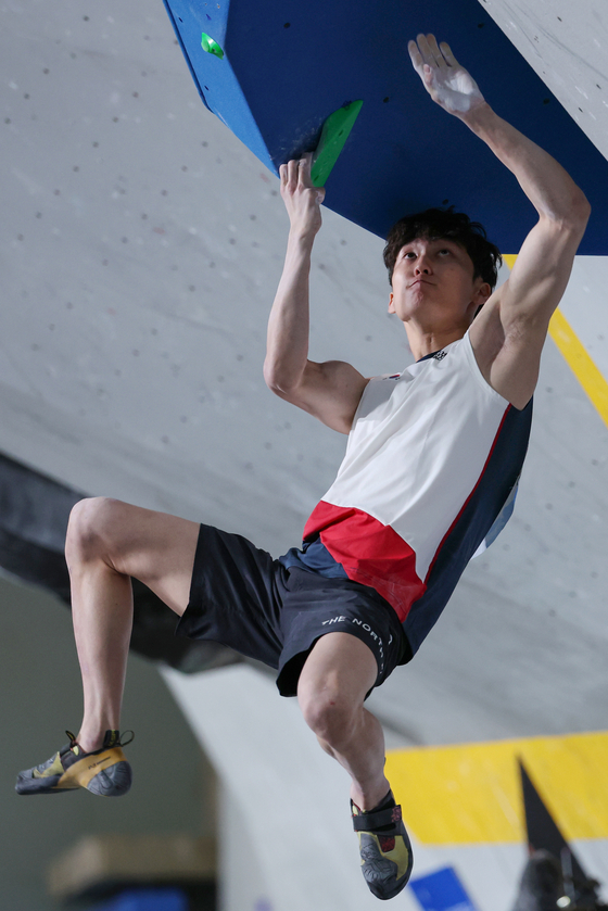 Lee Do-hyun climbs up the table to take silver in bouldering and lead