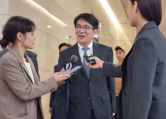 Lee Gyun-ryong answer questions after the National Assembly rejected him as the next Supreme Court Chief Justice on Friday. [YONHAP]