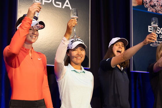 Korea's Kang Min-ji, center, raises a glass during the LPGA card ceremony after the final round of The Epson Tour Championship at LPGA International in Daytona Beach, Florida on Sunday. [AFP/YONHAP]