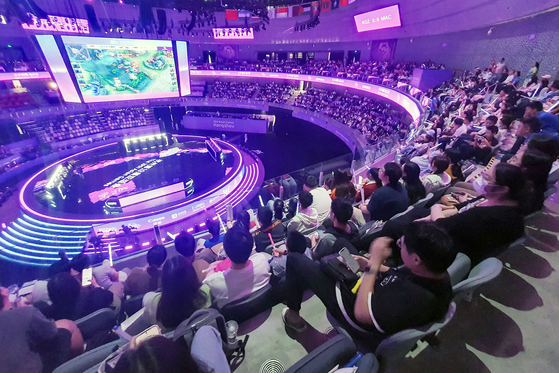 A crowd watches a round-of-32 League of Legends match between Kyrgyzstan and Macau during the Hangzhou Asian Games in September. [NEWS1]