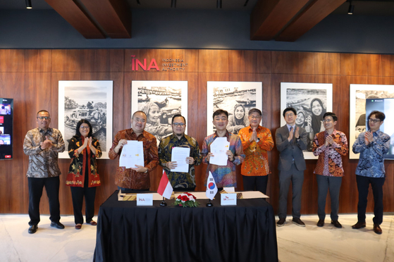 Representatives from SK Plasma, SK Discovery, the Indonesia Investment Authority and the Indonesian government attend the signing ceremony of a term sheet for a blood product facility project in the country, SK Plasma said Tuesday. [SK CHEMICALS]