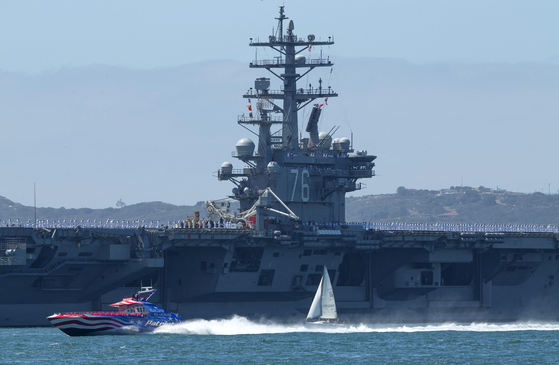 The USS Ronald Reagan, a Nimitz-class nuclear-powered super carrier, in this file photo dated Aug. 31, 2015. [REUTERS/YONHAP]
