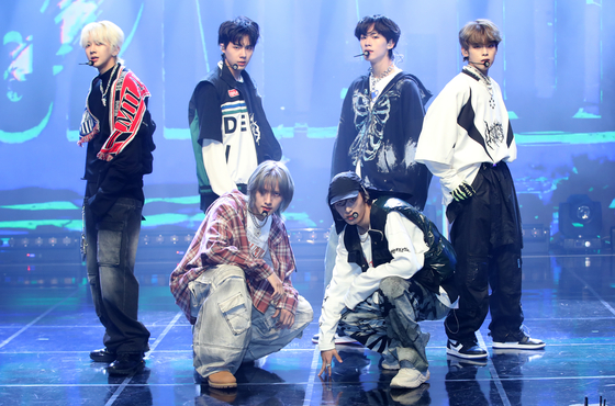 Boy band 82Major performs its debut track ″First Class″ from single ″ON″ during its debut showcase held on Wednesday at the Ilchi Art Hall in southern Seoul. [NEWS1]