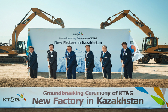 KT&G CEO Baek Bok-in, third from right, along with other officials pose for a photo during a groundbreaking ceremony for its new manufacturing plant in Kazakhstan on Wednesday. [KT&G]