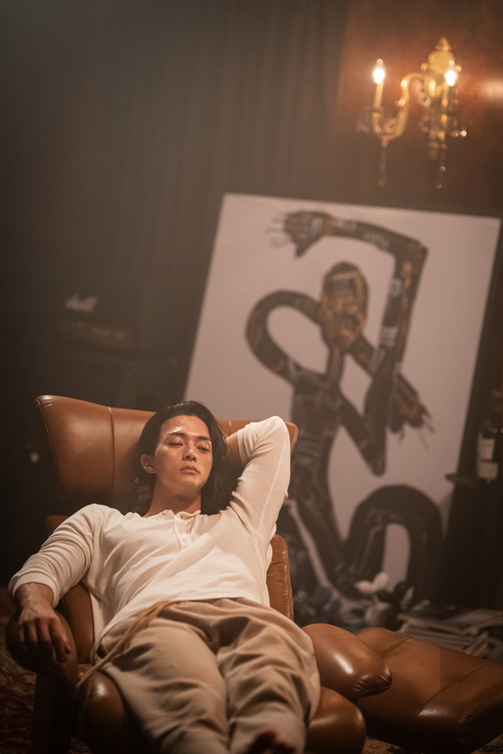 Actor Kim Ji-hoon plays the main antagonist of ″Ballerina,″ a ruthless criminal named Choi Pro who caused the death of Ok-ju's best friend Min-hee. [NETFLIX]
