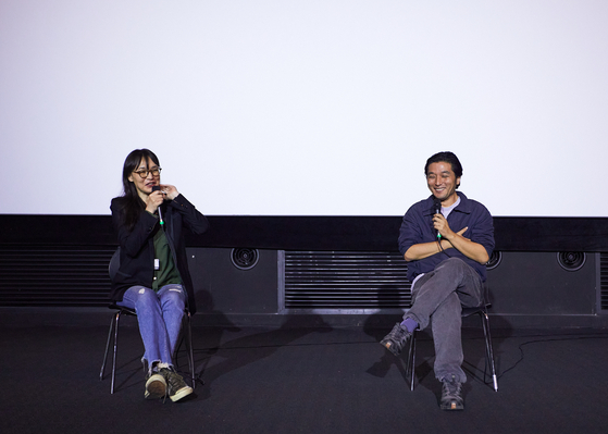 Director Jung Yoon-suk, right, speaks at a press conference before the first screening of ″Persona: Sulli″ at CGV Centum City in Haeundae District, eastern Busan, on Oct. 7. [BUSAN INTERNATIONAL FILM FESTIVAL]
