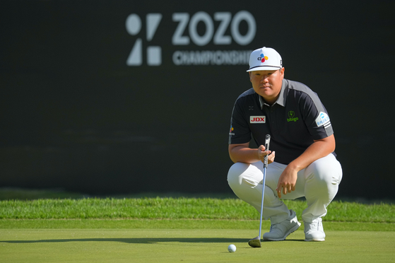 Im Sung-jae lines up a putt on the 15th green ahead of Zozo Championship at Narashino Country Club on Wednesday in Inzai, Chiba, Japan. [GETTY IMAGES]