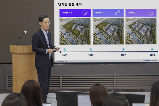 Lo Kun, executive vice president and head of Samsung Biologics’ EPCV Center, speaks during a press event held on Tuesday at Samsung Biologics’ headquarters in Incheon. [SAMSUNG BIOLOGICS]