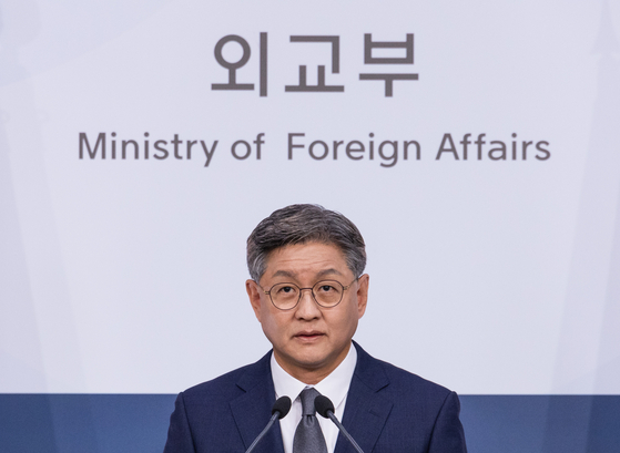 Foreign Ministry spokesman Lim Soo-suk in a press briefing in Seoul on Oct. 10. [YONHAP] 