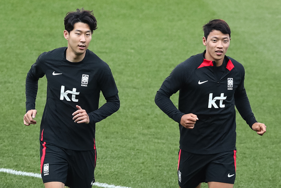 Korea's Son Heung-min, left, trains with Hwang Hee-chan at Daejeon World Cup Stadium in Daejeon on June 18 ahead of a friendly with El Salvador. [NEWS1] 