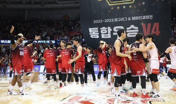 The Anyang Jung Kwan Jang Red Boosters, then Anyang KGC, celebrate after winning the 2022-23 KBL championship at Anyang Gymnasium in Anyang, Gyeonggi on May 7. [YONHAP] 