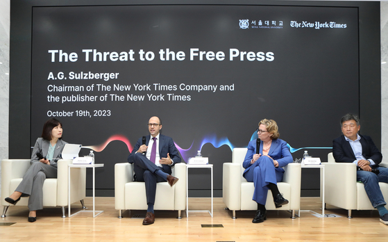 A. G. Sulzberger, chairman and publisher of The New York Times, second from left, speaks at a fireside chat after giving a keynote address to students and faculty at the Seoul National University (SNU) in Gwanak District, southern Seoul, on Thursday. From left, Prof. Lee Eun-ju, an associate dean of academic affairs at SNU’s College of Social Sciences, moderates the chat with The Times’ Sulzberger, Carolyn Ryan, managing editor, and Choe Sang-hun, the Seoul bureau chief. [PARK SANG-MOON]
