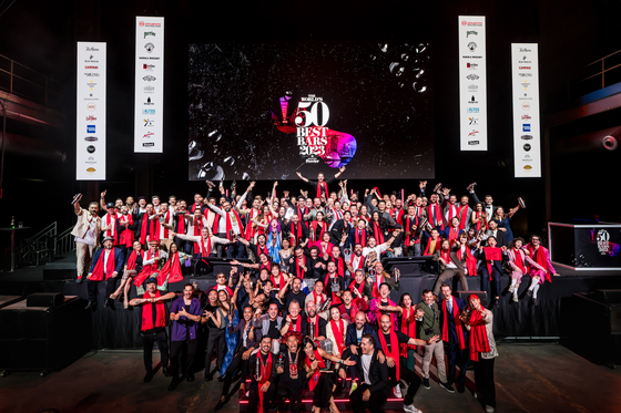 Winners of 2023 World's 50 Best Bars pose for photos after the ceremony in Singapore on Tuesday. [WORLD'S 50 BEST BARS]