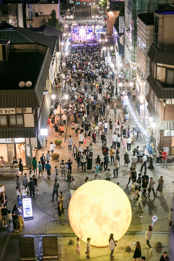 One of Incheon's largest night events, Incheon Culture Night, is taking place this weekend at the Incheon Open Port Area. [INCHEON METROPOLITAN CITY]