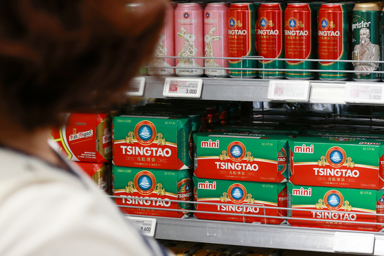Tsingtao beers displayed in a market on Monday. [YONHAP]