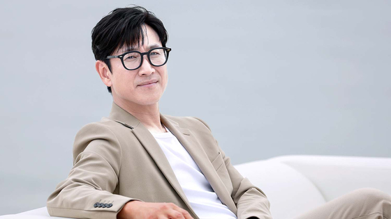 Actor Lee Sun-kyun, who has been booked by the police for questioning regarding illegal drug use Monday, poses for a photo during the Cannes International Film Festival at Cannes, France, on May 21. [NEWS1]