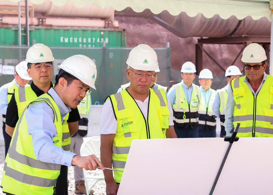 Hyundai Motor Group Executive Chair Euisun Chung tours a Hyundai Engineering & Construction tunnel construction site at The Line, a residential area of Saudi Arabia’s mega-project Neom City, on Monday. [HYUNDAI MOTOR]