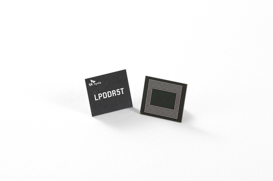 SK hynix' LPDDR5T mobile DRAM chip [SK HYNIX]