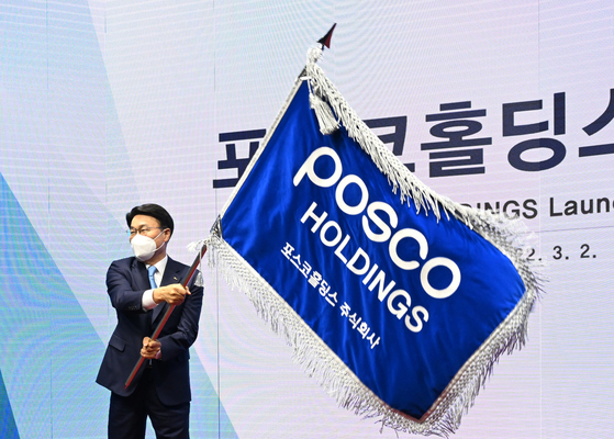 Posco Chairman Choi Jeong-woo waves a flag celebrating the establishment of Posco Holdings in March, 2022. [POSCO]