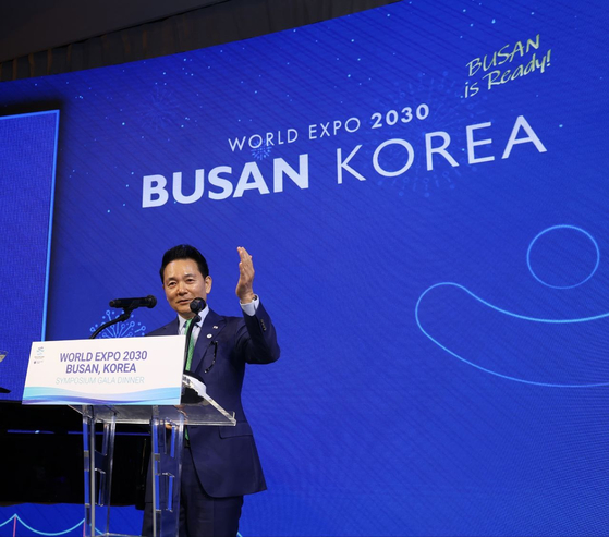 Jang Sung-min, special envoy of the president and senior secretary for future strategy, speaks at a banquet promoting Busan’s 2030 World Expo bid in Paris earlier this month attended by some 50 Bureau International des Expositions (BIE) members. [OFFICE OF SECRETARY FOR FUTURE STRATEGY]