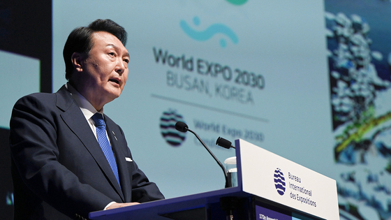 President Yoon Suk Yeol gives an English-language presentation on Busan’s World Expo 2030 bid at the 172nd general assembly of the Bureau International des Expositions in Issy-les-Moulineaux, near Paris, on June 21. [JOINT PRESS CORPS]