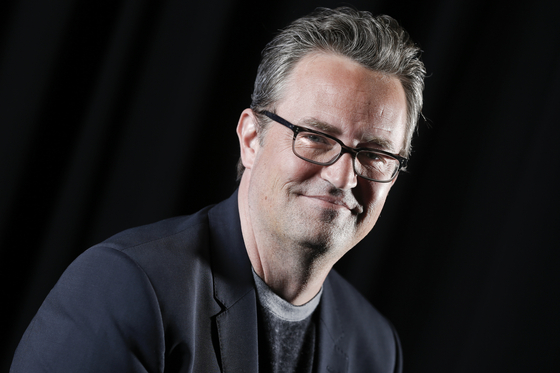 Matthew Perry poses for a portrait on Feb. 17, 2015, in New York. Perry, who starred as Chandler Bing in the hit series “Friends,” has died. He was 54. [AP/YONHAP] 