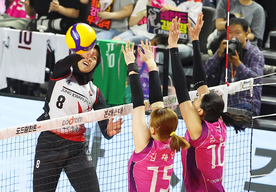 The Daejeon Jung Kwan Jang Red Sparks' Megawati Hangestri Pertiwi, left, attacks during a V League game against the Heungkuk Life Insurance Pink Spiders at Incheon Samsan World Gymnasium in Incheon on Thursday. [YONHAP] 