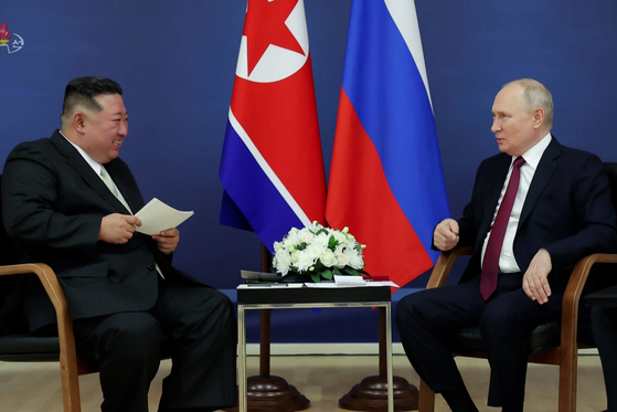 In footage broadcast by Pyongyang's state-controlled Korean Central Television, North Korean leader Kim Jong-un speaks with Russian President Vladimir Putin during a rare summit held in the Russian Far East on Sept. 13. [YONHAP]