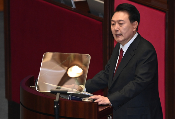 President Yoon Suk Yeol gives a budget speech at the National Assembly in Yeouido, western Seoul, on Tuesday. [JOINT PRESS CORP]