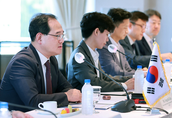 International Trade Relations Director General Kim Jong-cheol speaks in a meeting held in central Seoul on Sept. 14. [YONHAP]