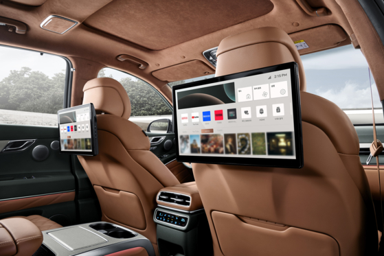 A Genesis GV80 equipped with LG's in-vehicle infotainment platform [HYUNDAI MOTOR] 