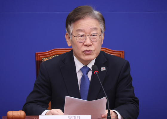 Democratic Party (DP) Chairman Lee Jae-myung calls President Yoon Suk Yeol’s parliamentary budget speech “disappointing” in his party’s supreme council meeting at the National Assembly in western Seoul on Wednesday. [YONHAP] 