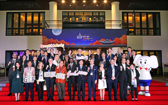 Attendees of the GMF Charity Night Gala which was held Tuesday evening at the Grand Walkerhill Seoul's Aston House in eastern Seoul pose for the photo. [PARK SANG-MOON]