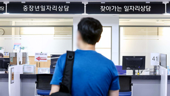 A man looks at the job consulting booth at the Employment Center in Mapo District, western Seoul, managed by Korea Employment Information Service. [YONHAP] 