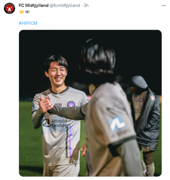 Cho Gue-sung, right, congratulates Lee Han-beom after his FC Midtjylland debut at the Pro Ventilation Arena in Hvidovre, Denmark on Sunday in an image posted to the club's X, formerly Twitter account.  [SCREEN CAPTURE]