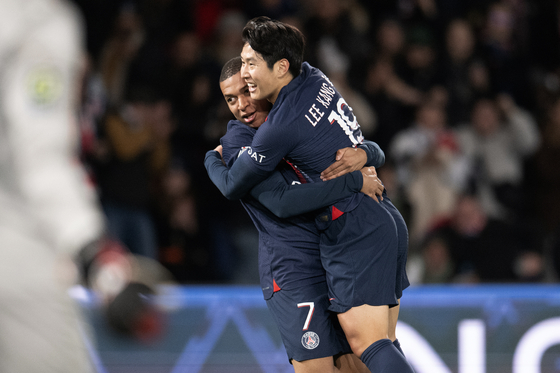 Paris Saint-Germain's Lee Kang-in, right, and Kylian Mbappe celebrate during a Ligue 1 match against Montpellier at Parc de Prines in Paris on Nov. 3.  [XINHUA/YONHAP]