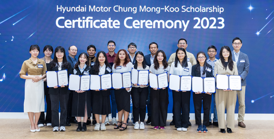 Students selected for the Hyundai Motor Chung Mong-Koo Foundation's global scholarship pose for a photo during the scholarship award ceremony in September. [HYUNDAI MOTOR CHUNG MONG-KOO FOUNDATION]