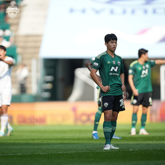 Jeonbuk Hyundai Motors Maeng Seong-ung in action during a K League match against the Pohang Steelers at Jeonju World Cup Stadium in Jeonju, North Jeolla in a photo shared on Jeonbuk's official Facebook account on Oct. 30. [SCREEN CAPTURE]