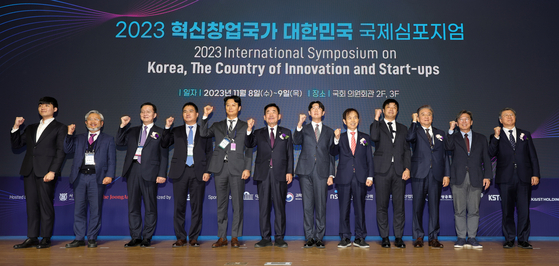 Seoul National University President Ryu Hong-lim, third from left, National Assembly Speaker Kim Jin-pyo, sixth from left, KAIST President Lee Kwang-hyung, fifth from right, JoongAng Media Network CEO and Chairman Hong Seok-hyun, third from right, and National Research Council of Science and Technology (NST) Chairman Kim Bok-chul, far right, pose for a photo with representatives from startups that won awards on Wednesday during the 2023 International Symposium on Korea, the Country of Innovation and Start-ups, held at the National Assembly Members' Office Building in western Seoul on Wednesday. [KANG JUNG-HYUN]
