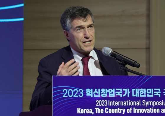  Akiva Tor, Israel’s ambassador to Korea, delivers a keynote speech during the 2023 International Symposium on Korea, the Country of Innovation and Start-ups, held at the National Assembly Members' Office Building in western Seoul on Wednesday. [KANG JUNG-HYUN]
