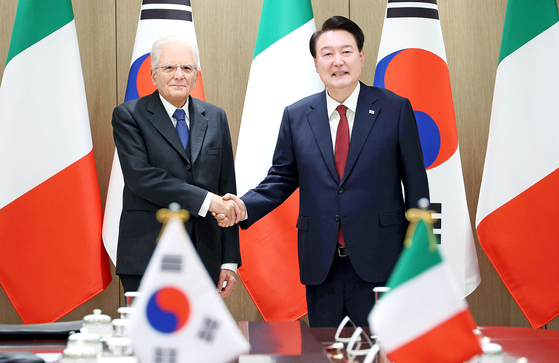 President Yoon Suk Yeol, right, shakes hands with Italian President Sergio Mattarella at their bilateral summit at the Yongsan presidential office in central Seoul on Wednesday. [JOINT PRESS CORPS]